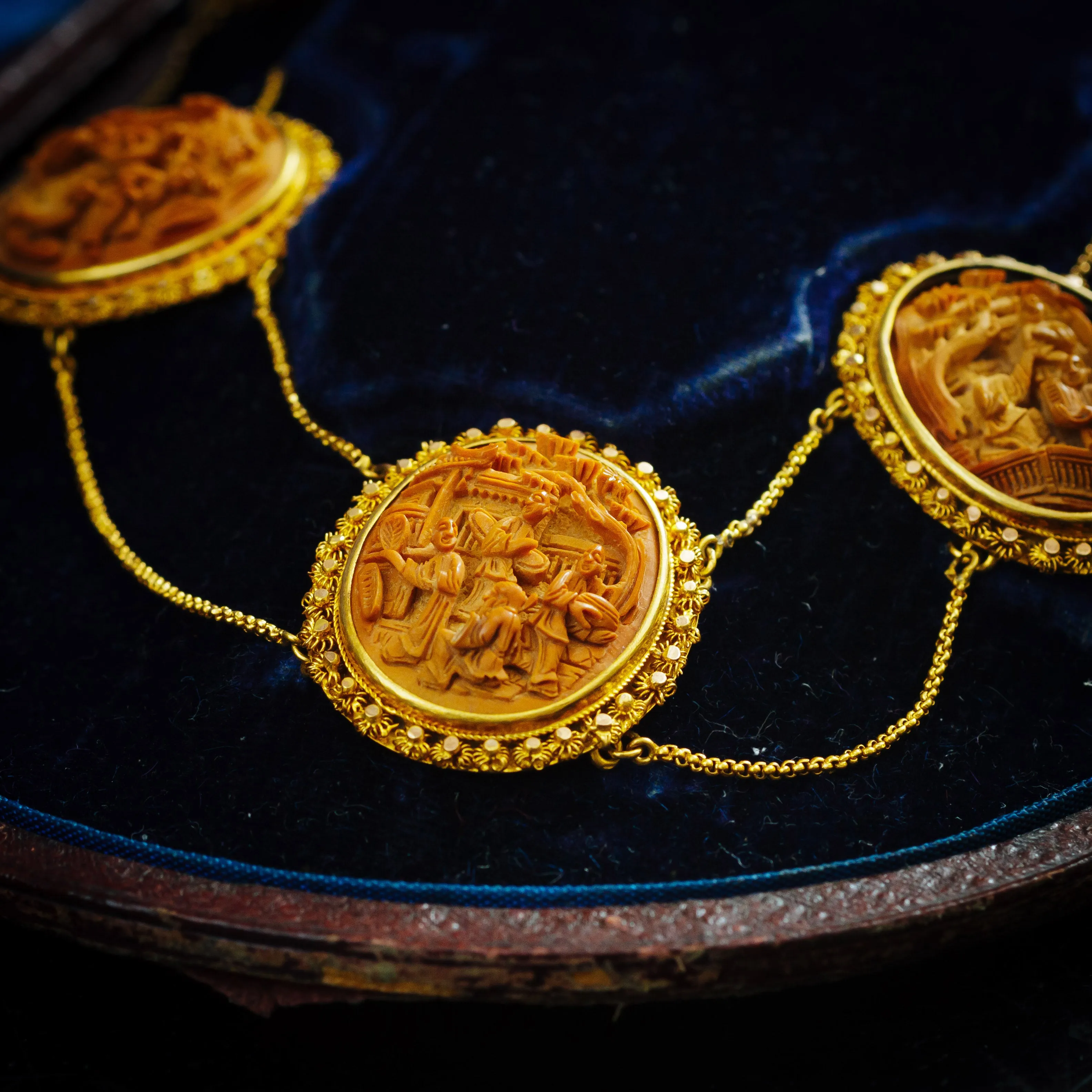 Glorious Antique Georgian Hand Carved Imperial Chinese Hediao Necklace