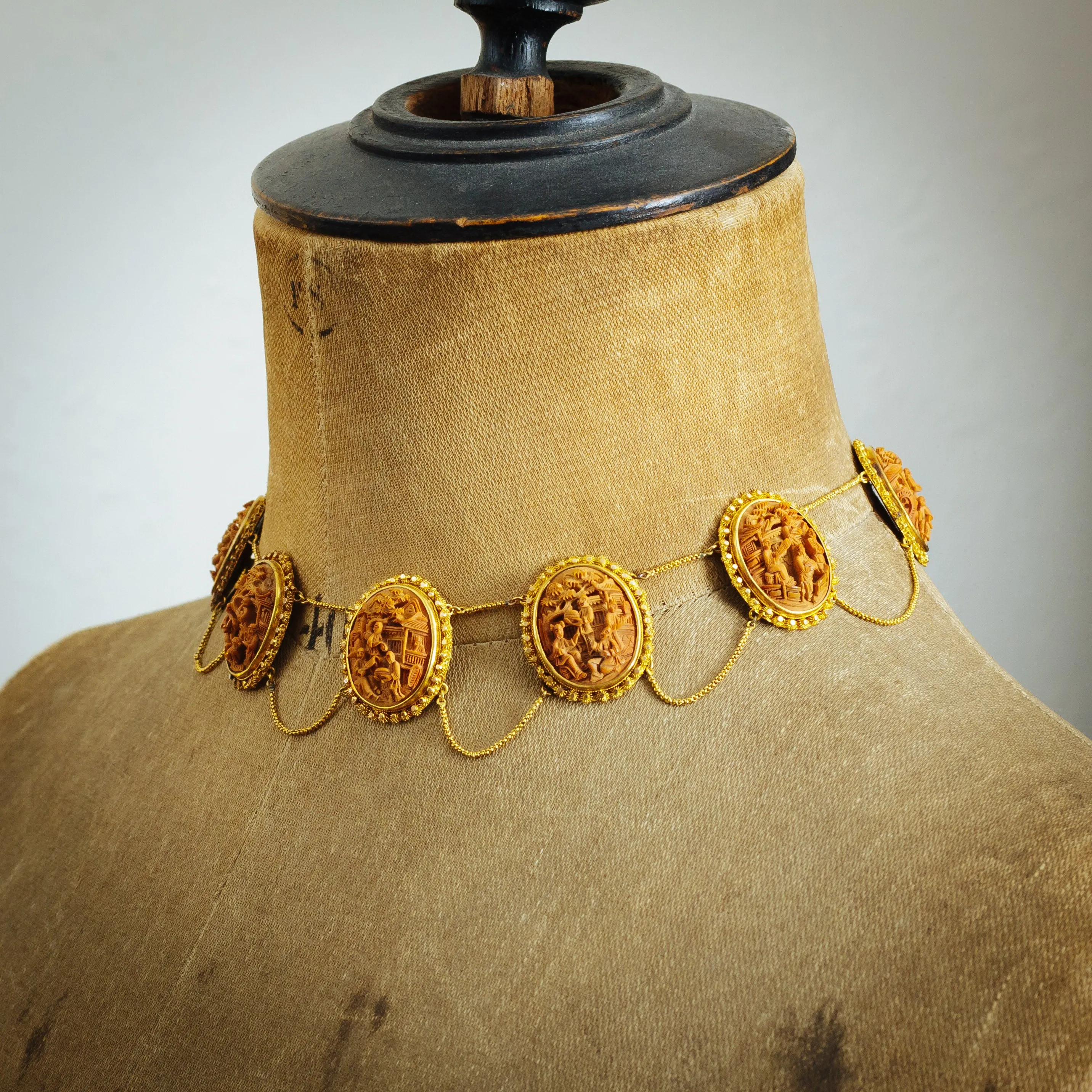 Glorious Antique Georgian Hand Carved Imperial Chinese Hediao Necklace