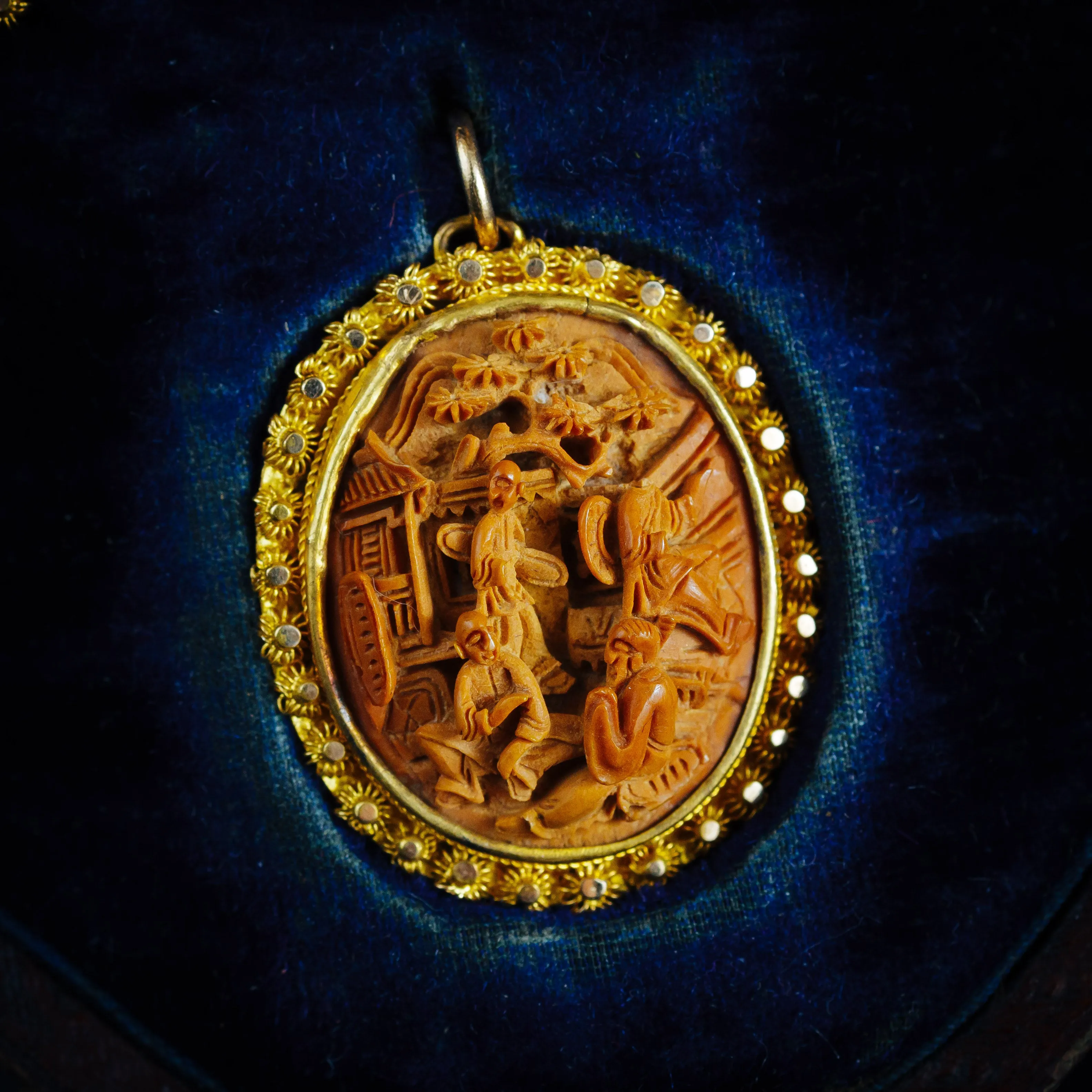 Glorious Antique Georgian Hand Carved Imperial Chinese Hediao Necklace