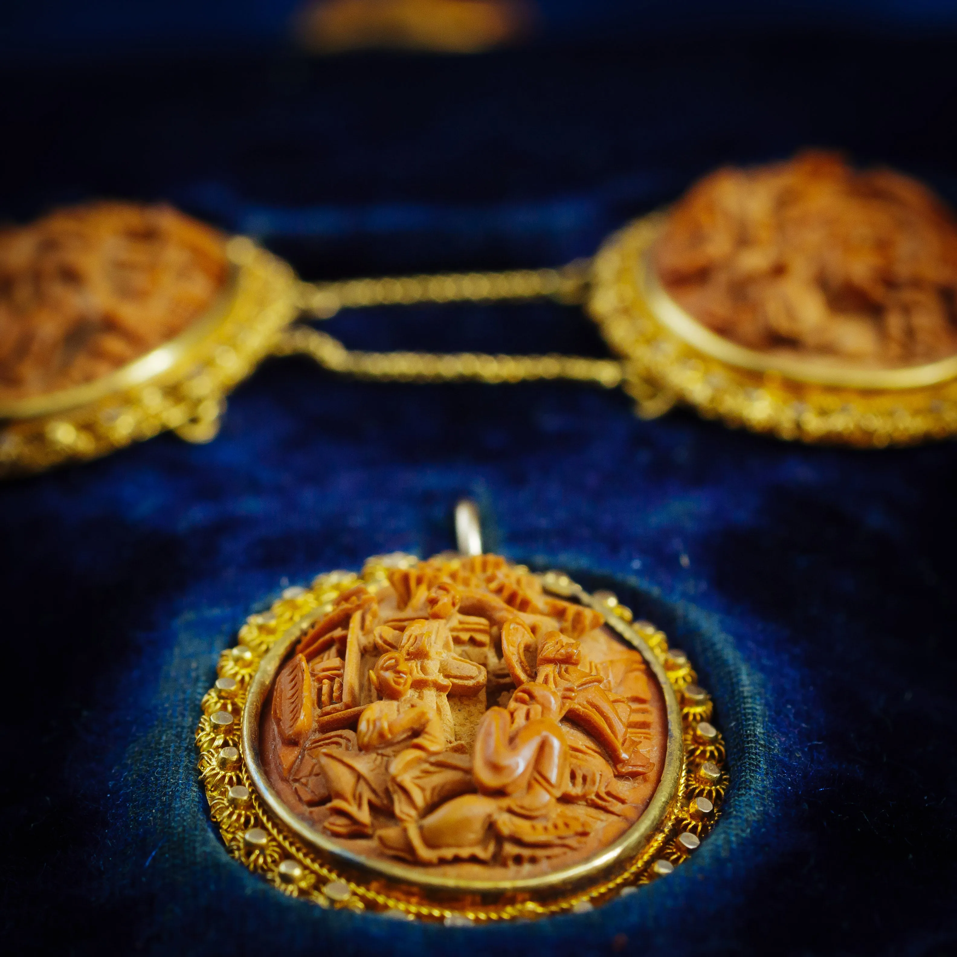 Glorious Antique Georgian Hand Carved Imperial Chinese Hediao Necklace