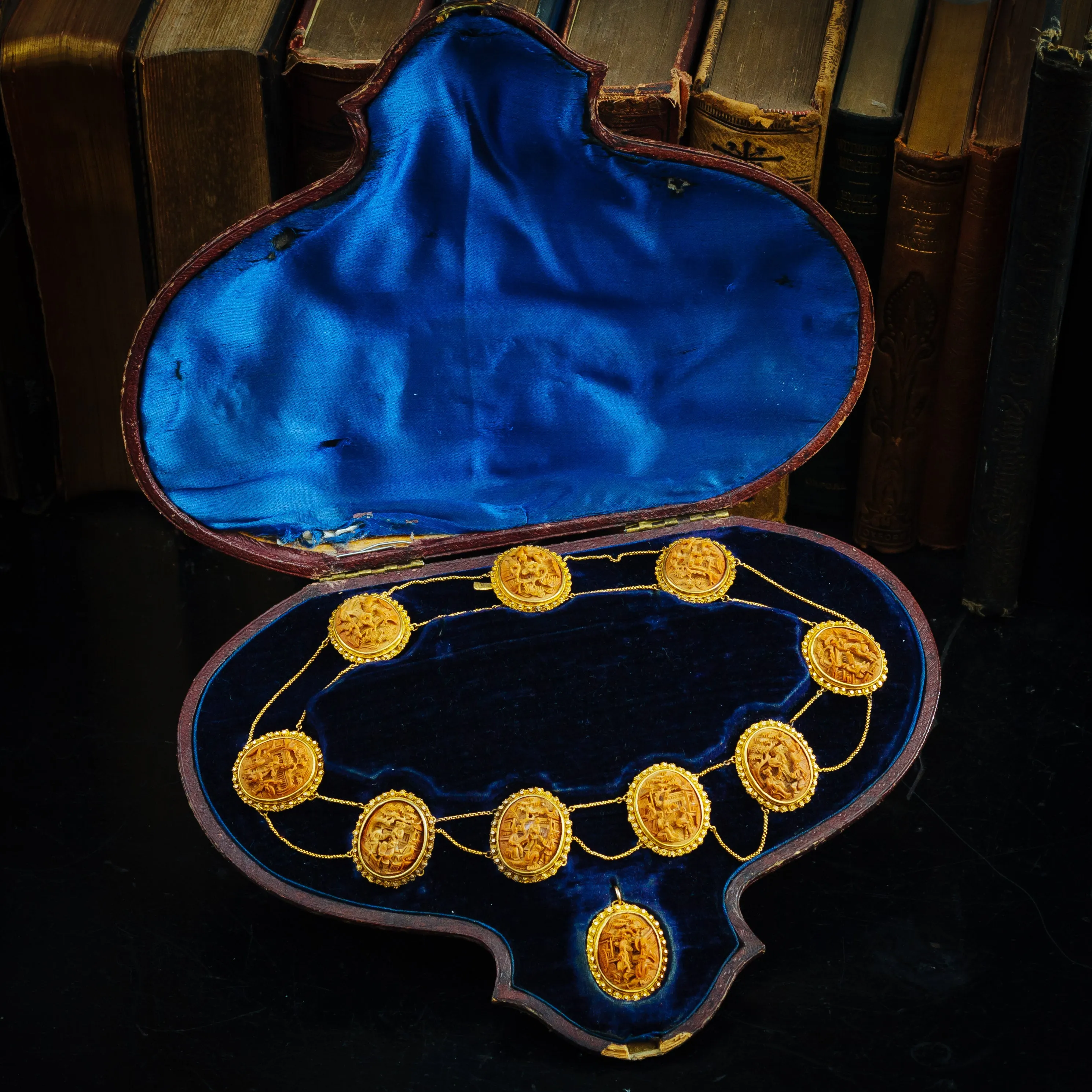 Glorious Antique Georgian Hand Carved Imperial Chinese Hediao Necklace