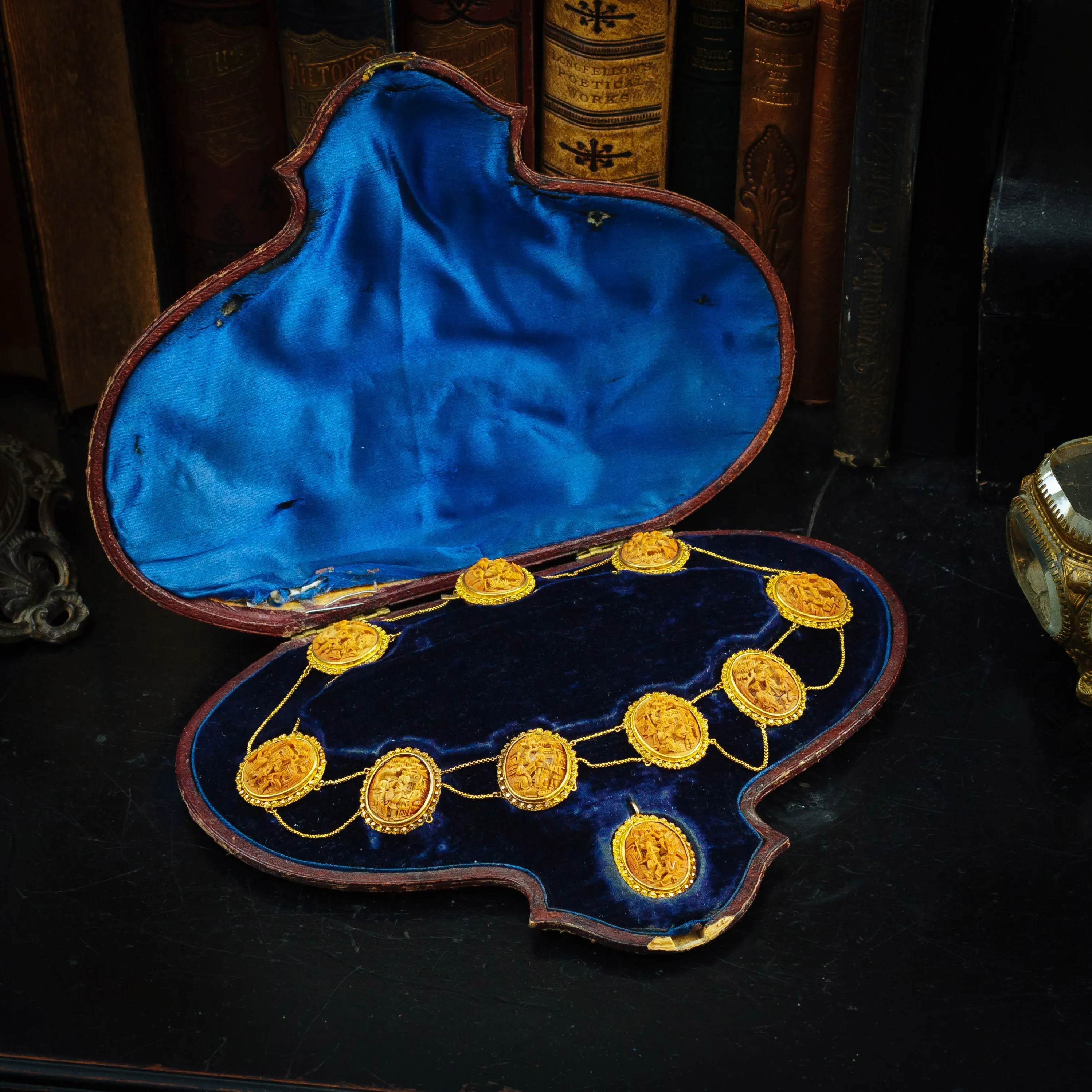 Glorious Antique Georgian Hand Carved Imperial Chinese Hediao Necklace