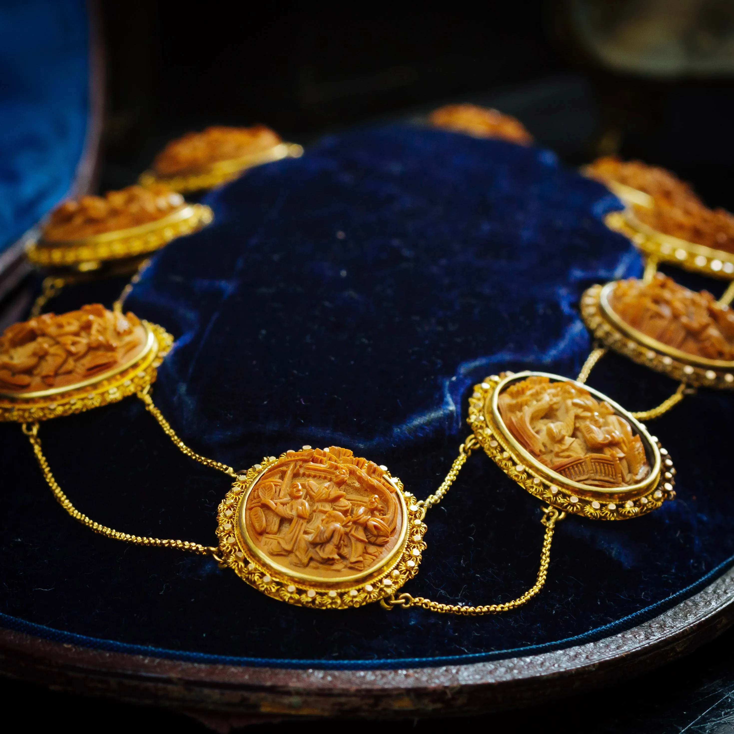 Glorious Antique Georgian Hand Carved Imperial Chinese Hediao Necklace