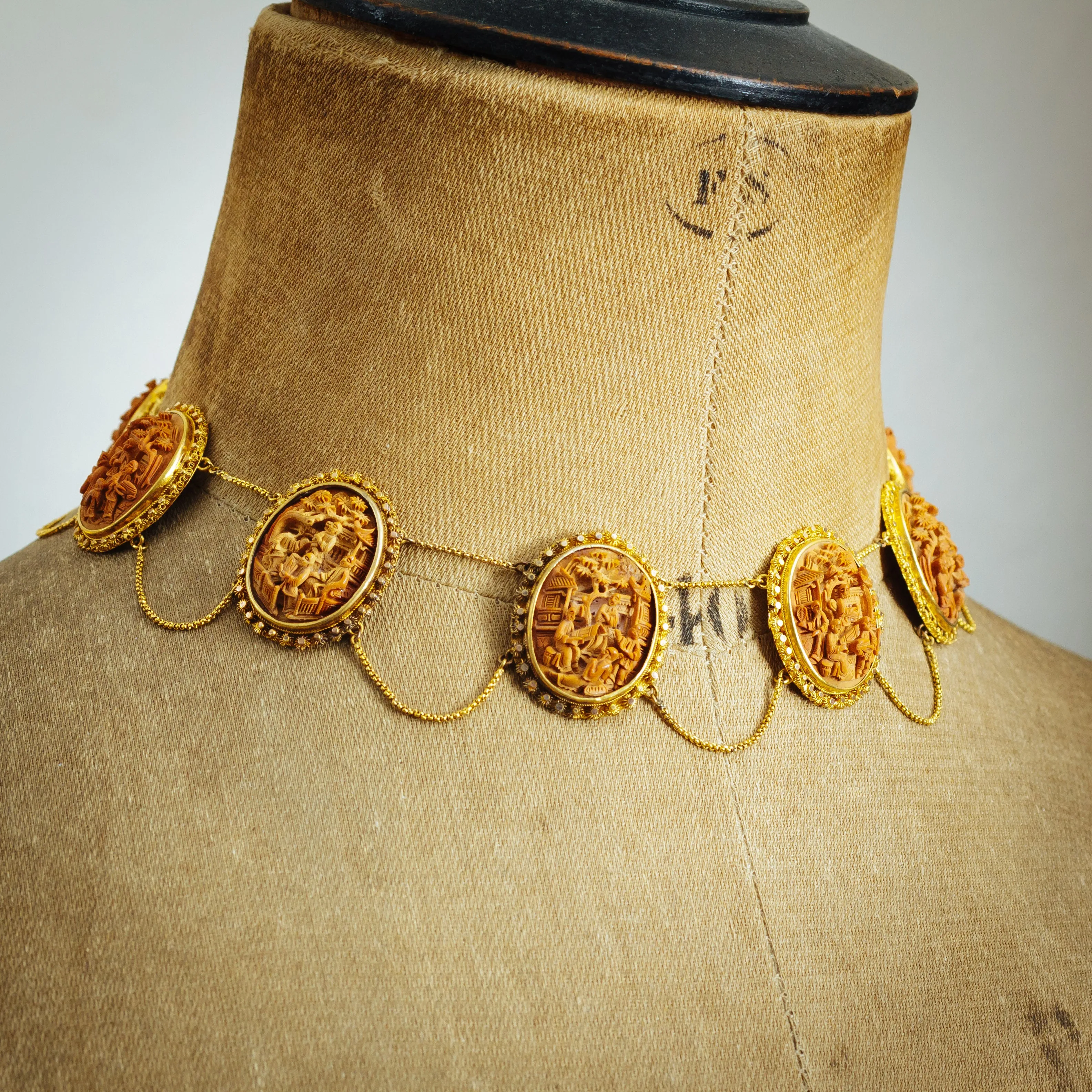 Glorious Antique Georgian Hand Carved Imperial Chinese Hediao Necklace