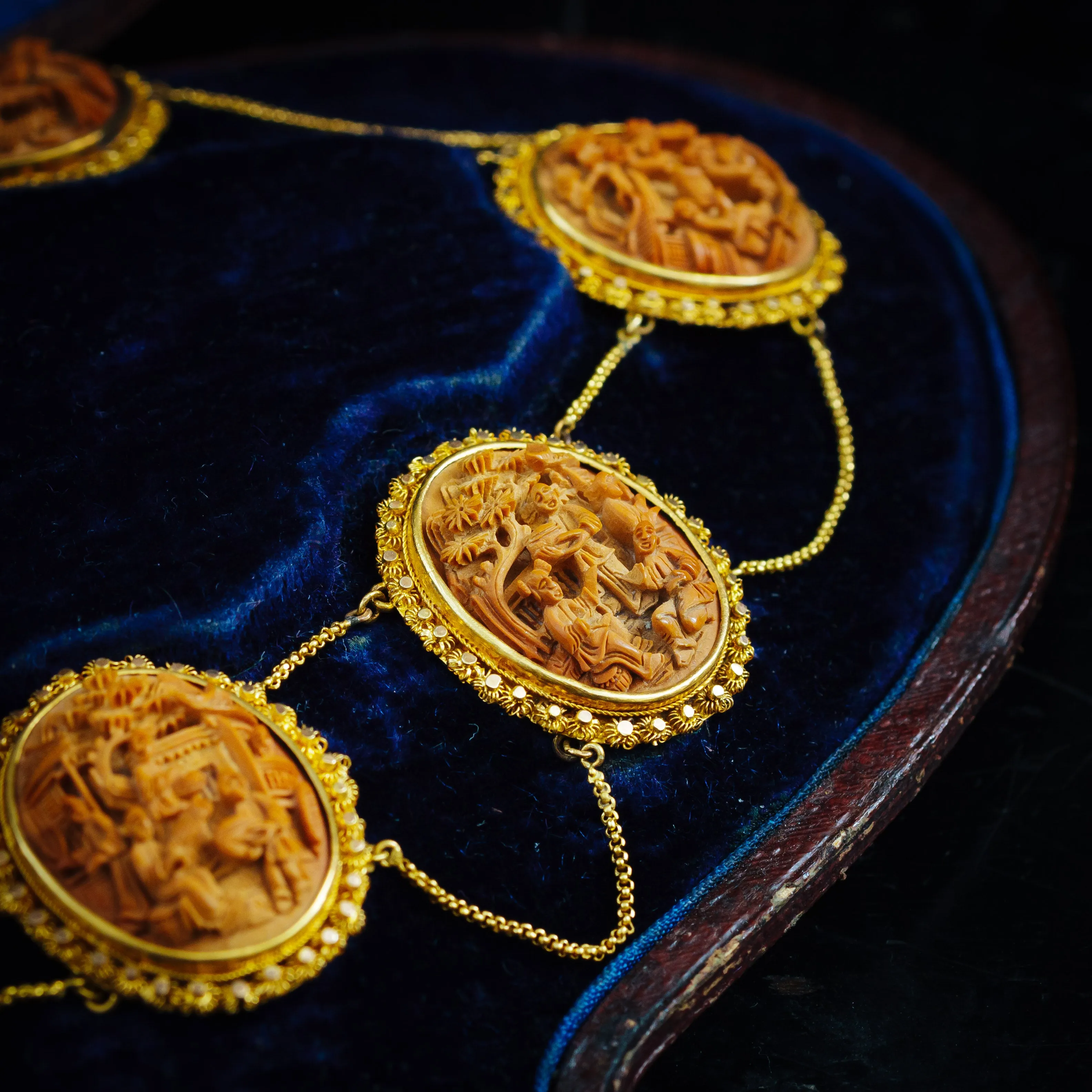 Glorious Antique Georgian Hand Carved Imperial Chinese Hediao Necklace