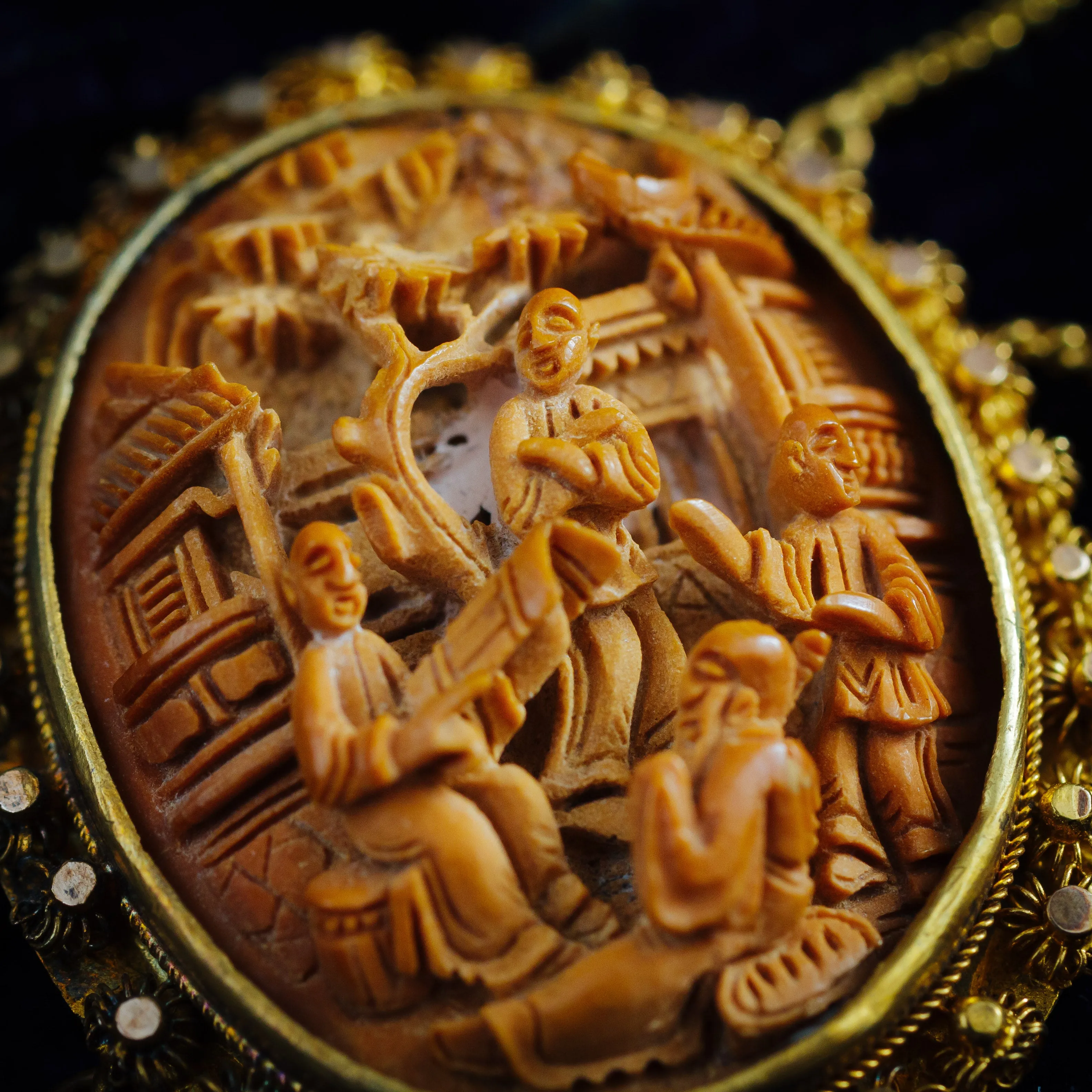 Glorious Antique Georgian Hand Carved Imperial Chinese Hediao Necklace