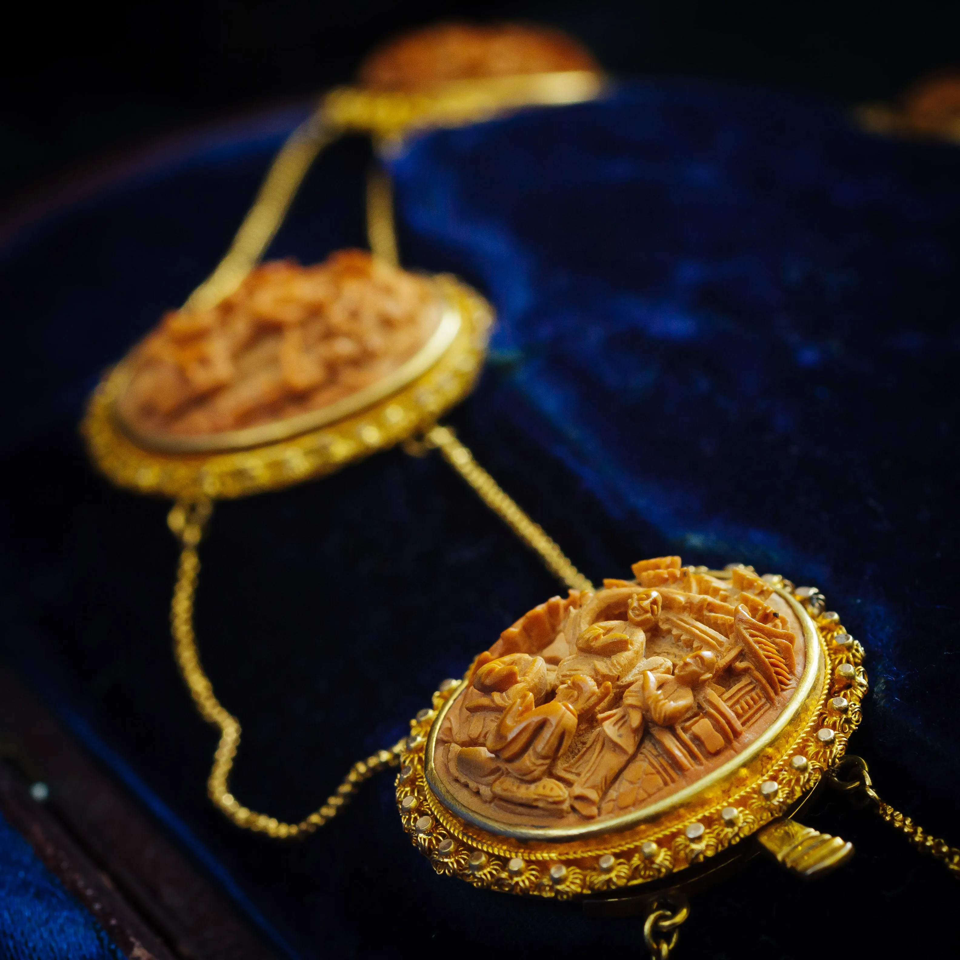 Glorious Antique Georgian Hand Carved Imperial Chinese Hediao Necklace