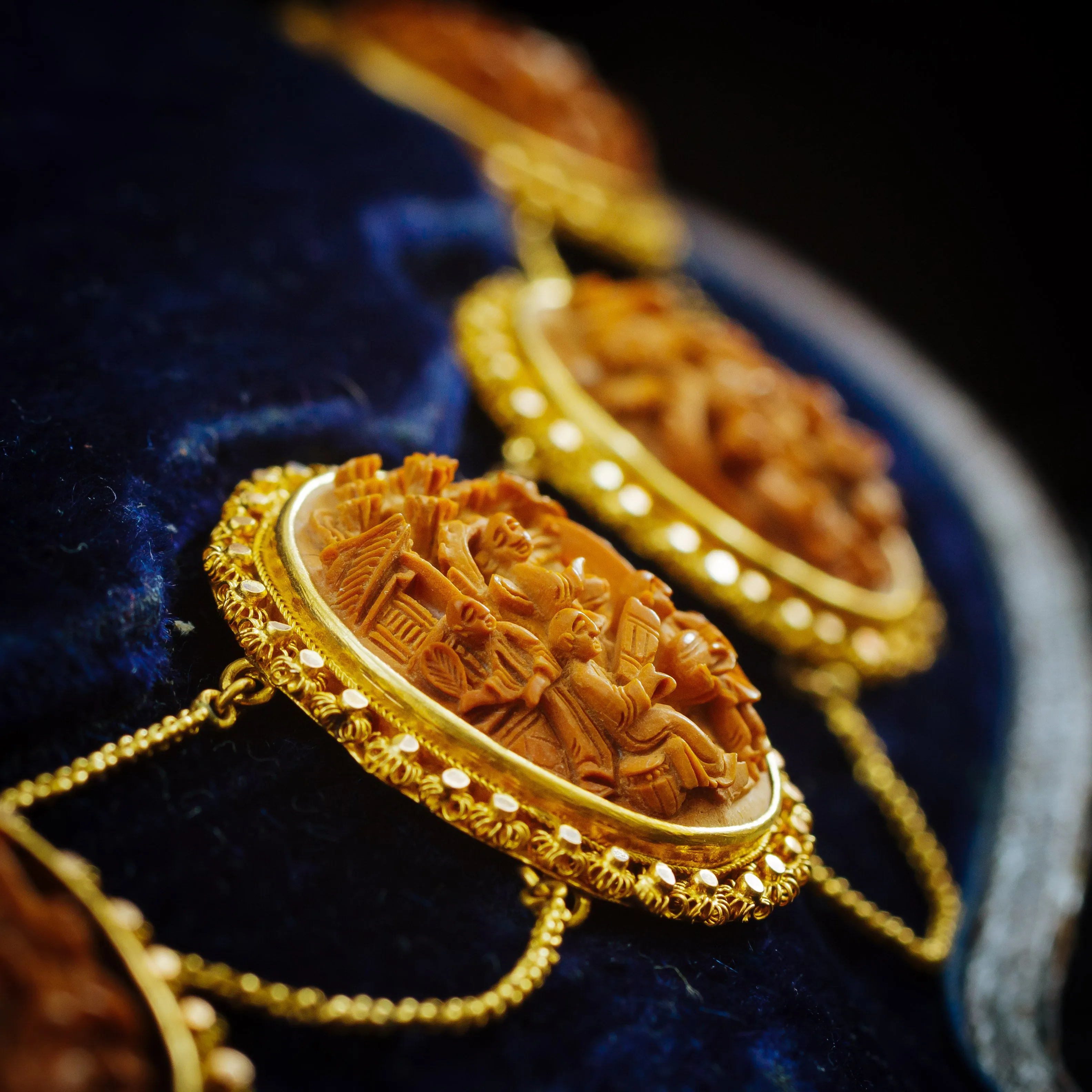 Glorious Antique Georgian Hand Carved Imperial Chinese Hediao Necklace