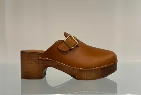 GWF00689F00575855455 Leather clog