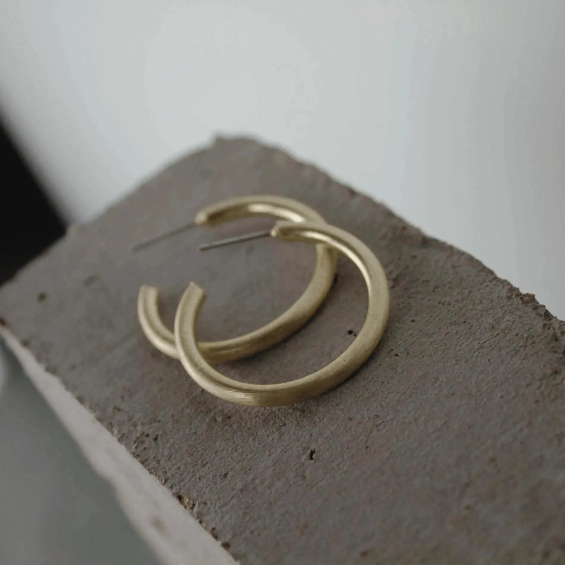 Tula Chunky C-Hoop Earring Gold Plating