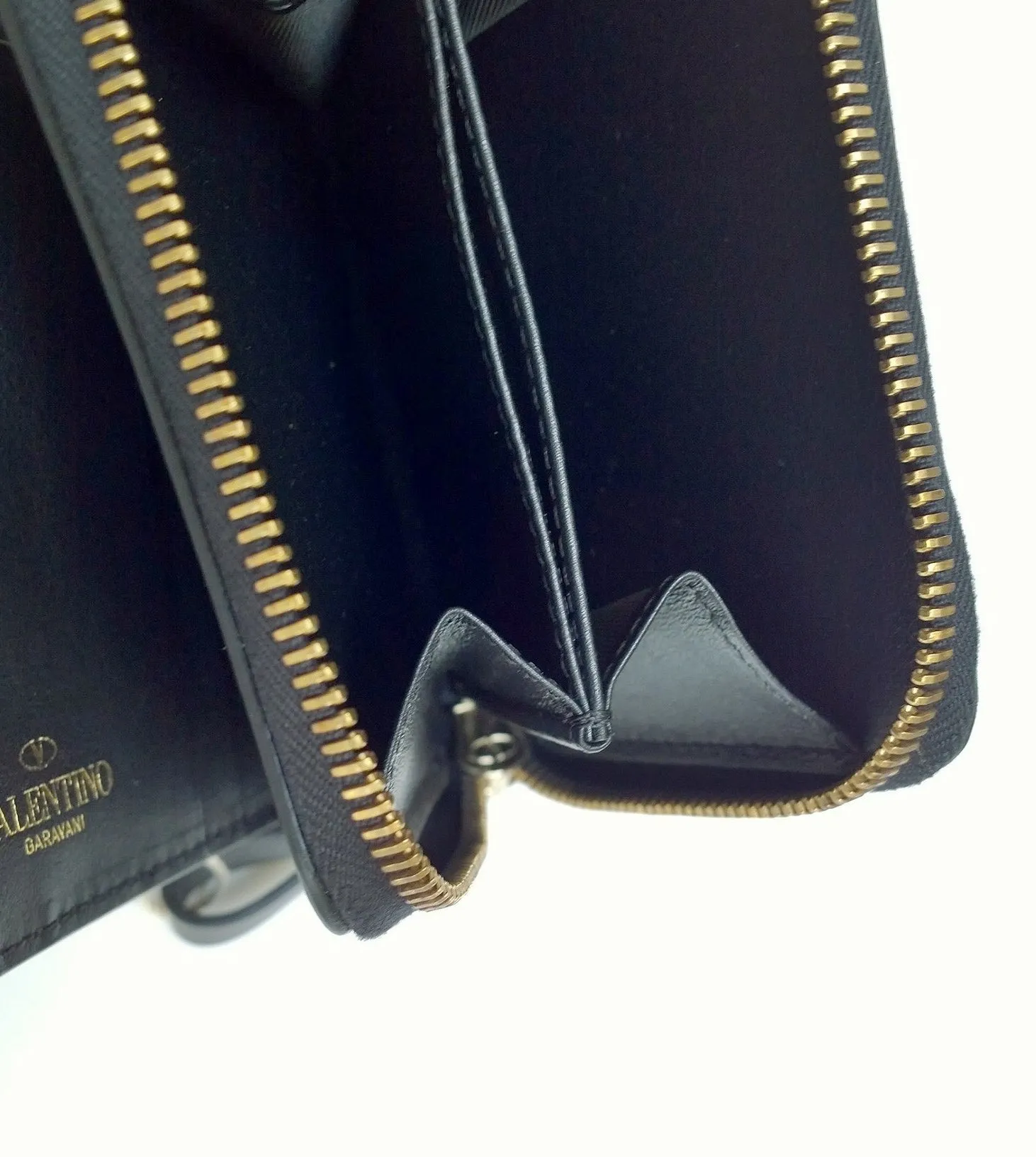 Valentino Garavani Compact Wallet in Black Leather Zipper
