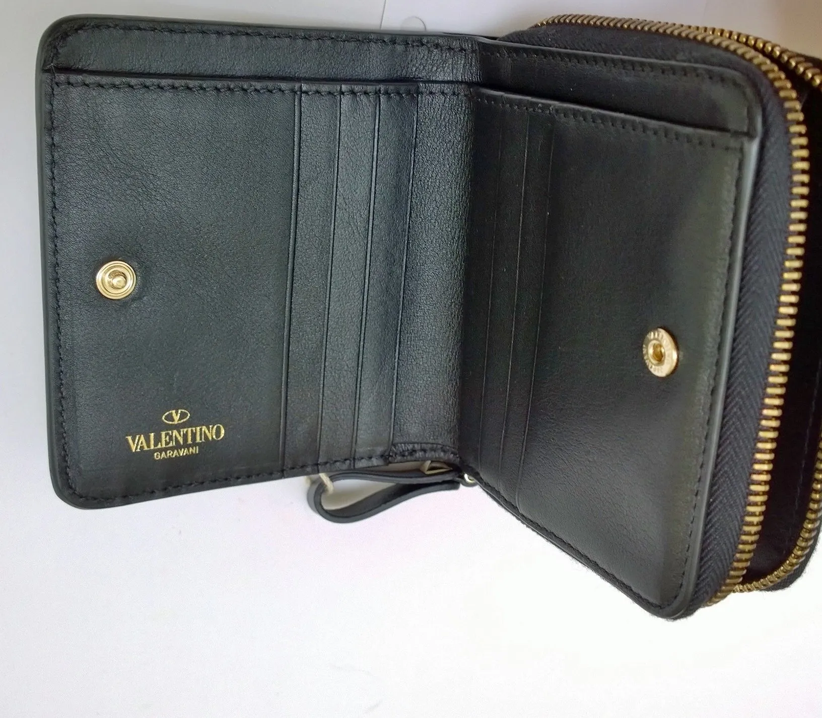 Valentino Garavani Compact Wallet in Black Leather Zipper